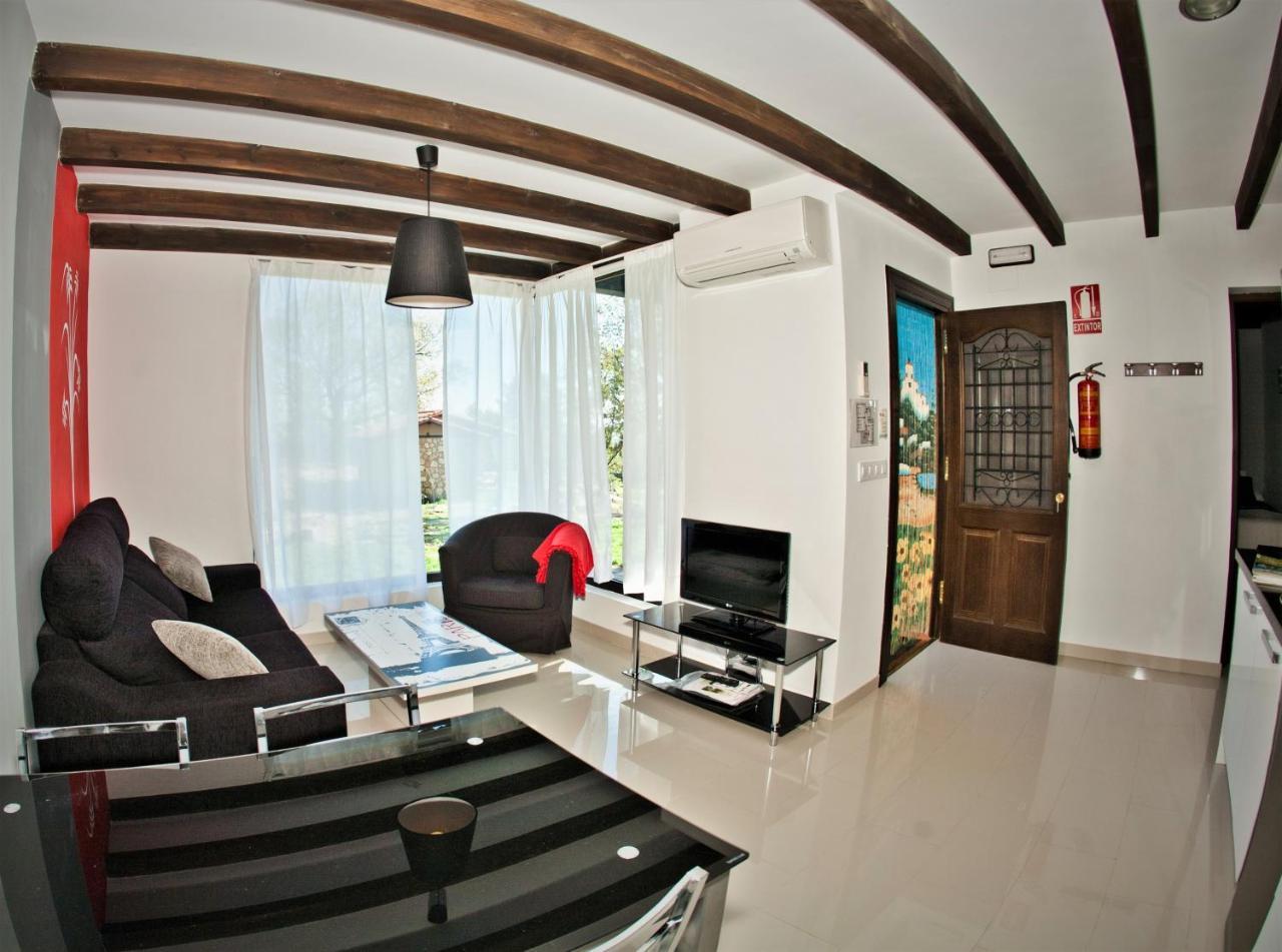 Apartamentos El Roble Valverde de la Vera المظهر الخارجي الصورة